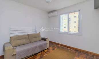 Imagem 4: Apartamento de 2 dormitórios, reformado, cozinha americana no bairro Menino Deus