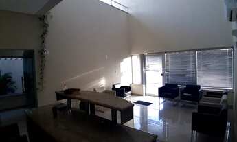 Imagem 3: Sala completamente mobiliada para oftalmologista com localização estratégica