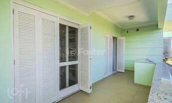 Imagem 3: Casa para venda possui 495 metros quadrados com 4 quartos em Vila Ipiranga - Porto Alegre