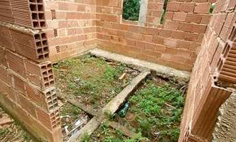 Imagem 2: CASA EM CONSTRUÇÃO E TRÊS TERRENOS