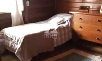 Imagem: Casarão com 6 quartos e vaga para até