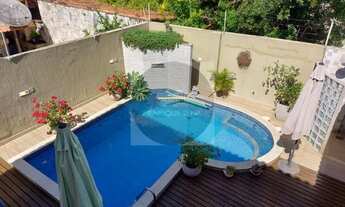 Imagem 5: Casa para venda possui 260 metros quadrados com 6 quartos em Centro - Curitiba - PR