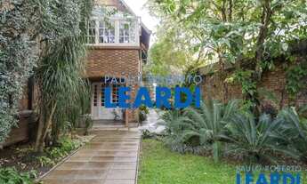 Imagem: CASA ASSOBRADADA - JARDIM EUROPA - SP