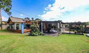 Imagem: Casa com 3 Quartos - Área com Piscina e