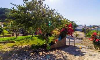 Imagem 4: Casa com 5 dormitórios (3 suítes) e 4 vagas de garagem no bairro Canasvieiras, em Florianó