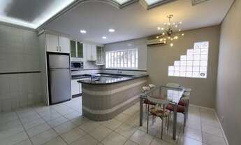 Imagem 5: Sobrado para venda tem 220 metros quadrados com 3 quartos em América - Joinville - SC