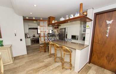 Imagem 4: Seu Refúgio dos Sonhos: Encantadora Casa à Venda no Bairro Seminário