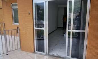 Imagem 3: Apartamento para aluguel e venda possui 100 metros quadrados com 3 quartos, cozinha, banhe