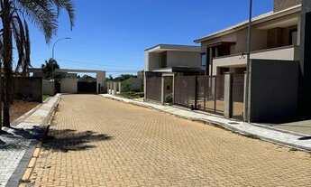 Imagem 3: Vendo lote murado e aterrado. Rua da Brasnica