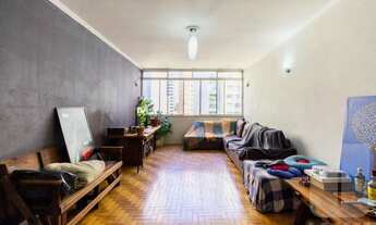 Imagem 2: Apartamento amplo e clássico à venda em prédio tradicional