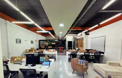 Imagem 4: Rua Oscar Freire junto ao Metrô Sumaré 1256 metros úteis três andares em vão livres lindo