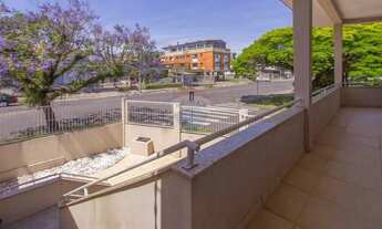 Imagem 7: Casa de esquina, com dois pisos, 5 dormitórios, 233m² privativos, 5 vagas no Bairro Vila I