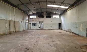 Imagem: Galpão comercial de 307m² com escritório