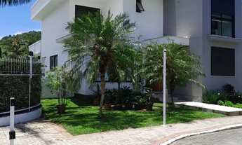 Imagem 2: Casa de Alto Padrão com 4 Suítes a 200m da Praia em Ponta das Canas