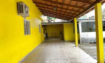 Imagem: Casa com 3 Quartos e 2 banheiros à Venda