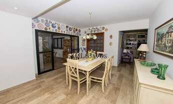 Imagem 7: Seu Refúgio dos Sonhos: Encantadora Casa à Venda no Bairro Seminário