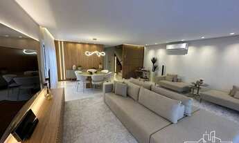 Imagem 4: Quatro Paredes Vende - CASA TRIPLEX REFORMADA E DECORADA, COMPOSTA DE 5 SUÍTES, SENDO VEND