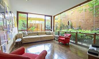 Imagem: Casa moderna próxima aos Colégios Saint