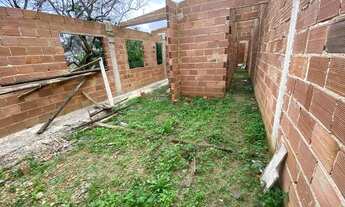 Imagem 3: CASA EM CONSTRUÇÃO E TRÊS TERRENOS