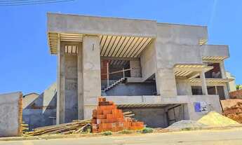 Imagem 3: Luxuoso Sobrado Triplex com Vista Permanente para Goiânia