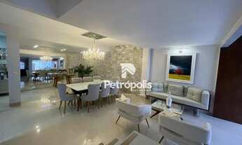 Imagem 4: Lindo Sobrado com 4 suítes, sendo uma master à venda, 425 m² por R$ 1.750.000 -110 Plano