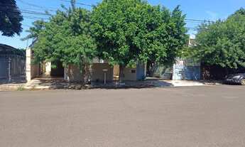 Imagem: 2 Casas térreas - Terreno 810 m²