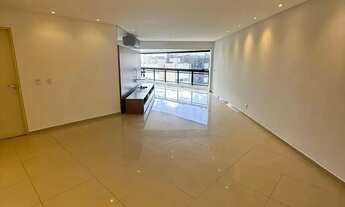 Imagem 3: 3/4 com armários fixos e vista mar