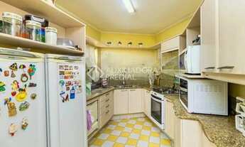 Imagem 2: Casa com 4 quartos e 2 vagas no bairro Três Figueiras