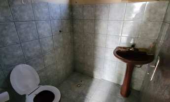 Imagem 4: Oportunidade! Casa simples de madeira para alugar em São Jose dos Pinhais. Casa bem antiga