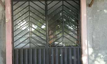 Imagem 2: Duas casas com piscina troca o carro casa