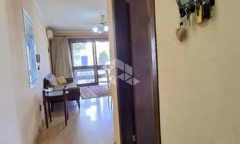 Imagem 2: Apartamento com 2 dormitórios de frente, sacada, elevador, portaria noturna 12h e 2 salões