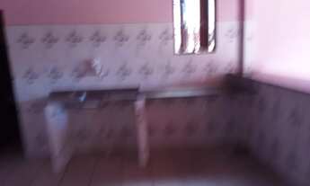 Imagem 3: Alugo uma casa com 2 quartos 1 sala 1 área 1 cozinha 1 banheiro com quintal e 1 garagem