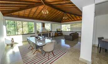 Imagem 5: A casa com vista para as montanhas