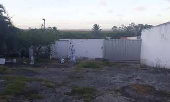 Imagem: Vende se uma casa com amplo espaço externo