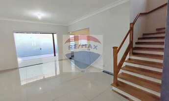 Imagem 4: Casa de condomínio para venda possui 229 metros quadrados com 4 quartos