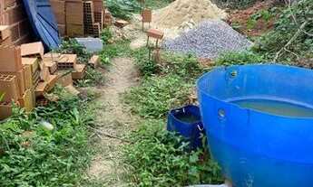 Imagem 6: CASA EM CONSTRUÇÃO E TRÊS TERRENOS