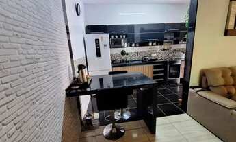 Imagem: Casa com piscina, 2 quartos na linha verde!