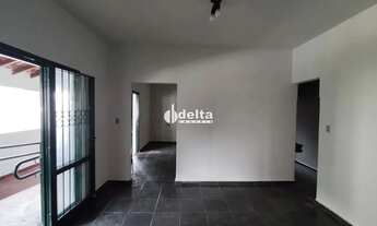 Imagem 8: Casa com 4 quartos sendo 1 suíte, disponível para locação no bairro Tocantins em Uberlândi