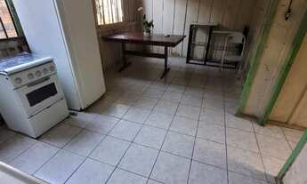 Imagem 3: Oportunidade! Casa simples de madeira para alugar em São Jose dos Pinhais. Casa bem antiga