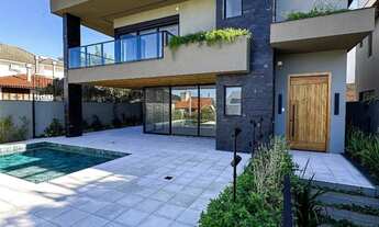 Imagem 3: Casa recém construída localizada no charmoso bairro Lagoa da Conceição