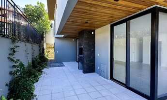 Imagem 5: Casa recém construída localizada no charmoso bairro Lagoa da Conceição