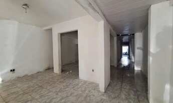 Imagem 7: Loja na Av. Dom Manuel. Entre Heráclito Graça e Barbára de Alencar. Lado da Sombra