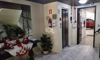 Imagem 6: Apartamento de 2 dormitórios e dependência, 1 Vaga de Garagem em POA