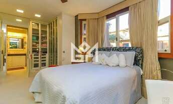 Imagem 7: Casa Residencial de 4 Dormitórios com 2 Suítes no Tristeza, POA Vaga para 3