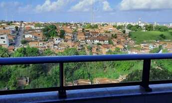 Imagem 2: Excelente 03 quartos no farol com Planejados e Varanda