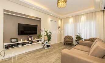 Imagem 4: Casa para venda possui 495 metros quadrados com 4 quartos em Vila Ipiranga - Porto Alegre