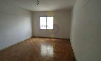 Imagem 2: Apartamento reformado, amplo, arejado e iluminado com 2 dormitórios e 1 vaga em Pinheiros