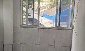 Imagem 3: Alugo kitnet em prédio no 3° andar no IAPC de irajá, próximo AV Brasil