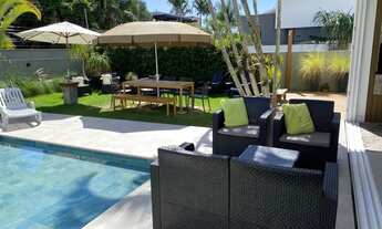 Imagem 3: Casa para aluguel tem 400 metros quadrados com 5 quartos.