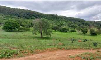 Imagem 2: Fazenda com rio e cachoeira